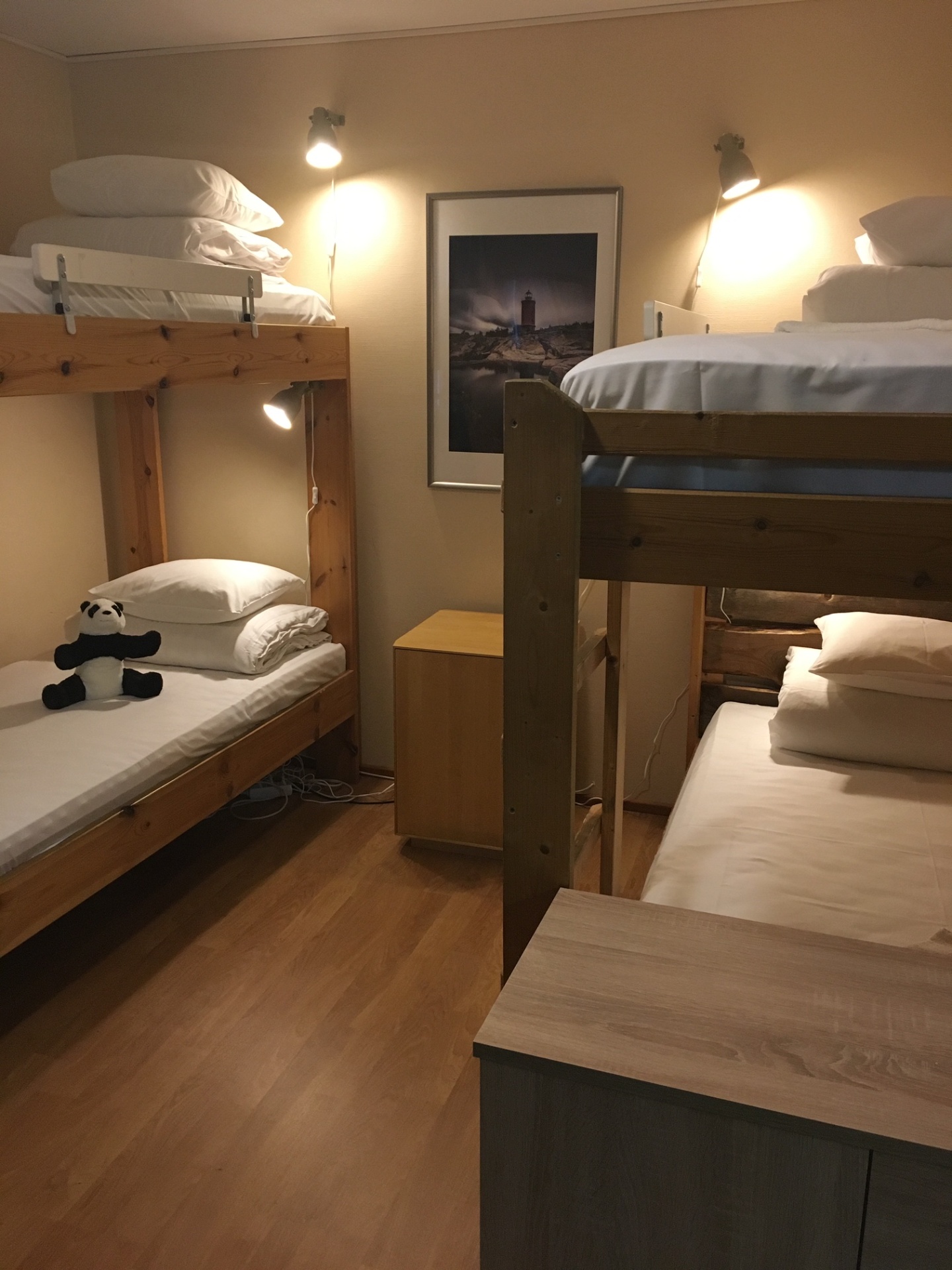 Tilava neljän hengen huone Viking Motelilla